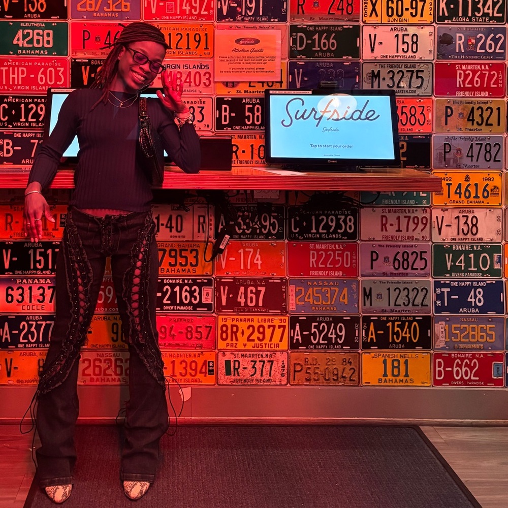 Meet your Posher, Sydney (Slim)